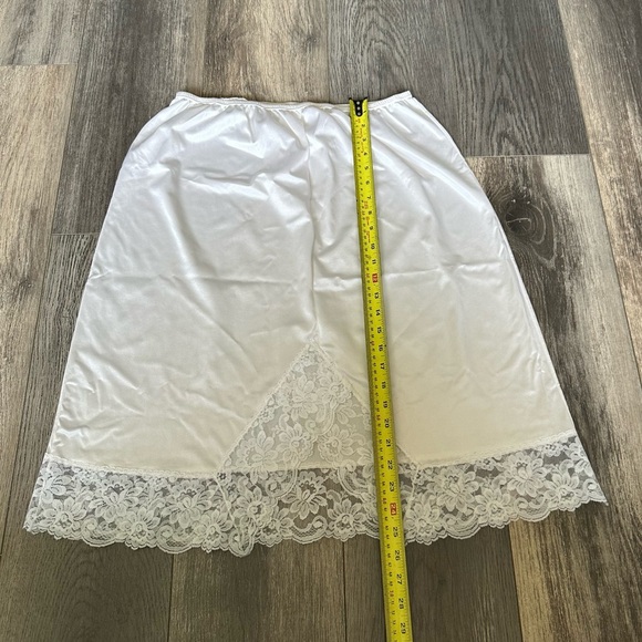 Vintage Lace and Nylon Half Slip Made in Canada Size 100 / 44 - Picture 6 of 6